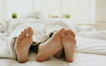 How to hookup safely online